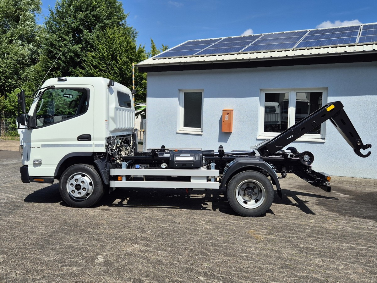 FUSO Fuso Canter 7C18 City Abrollkipper AHK Hooklift - Kamion vetëngarkues: foto 2 FUSO Fuso Canter 7C18 City Abrollkipper AHK Hooklift - Kamion vetëngarkues: foto 2