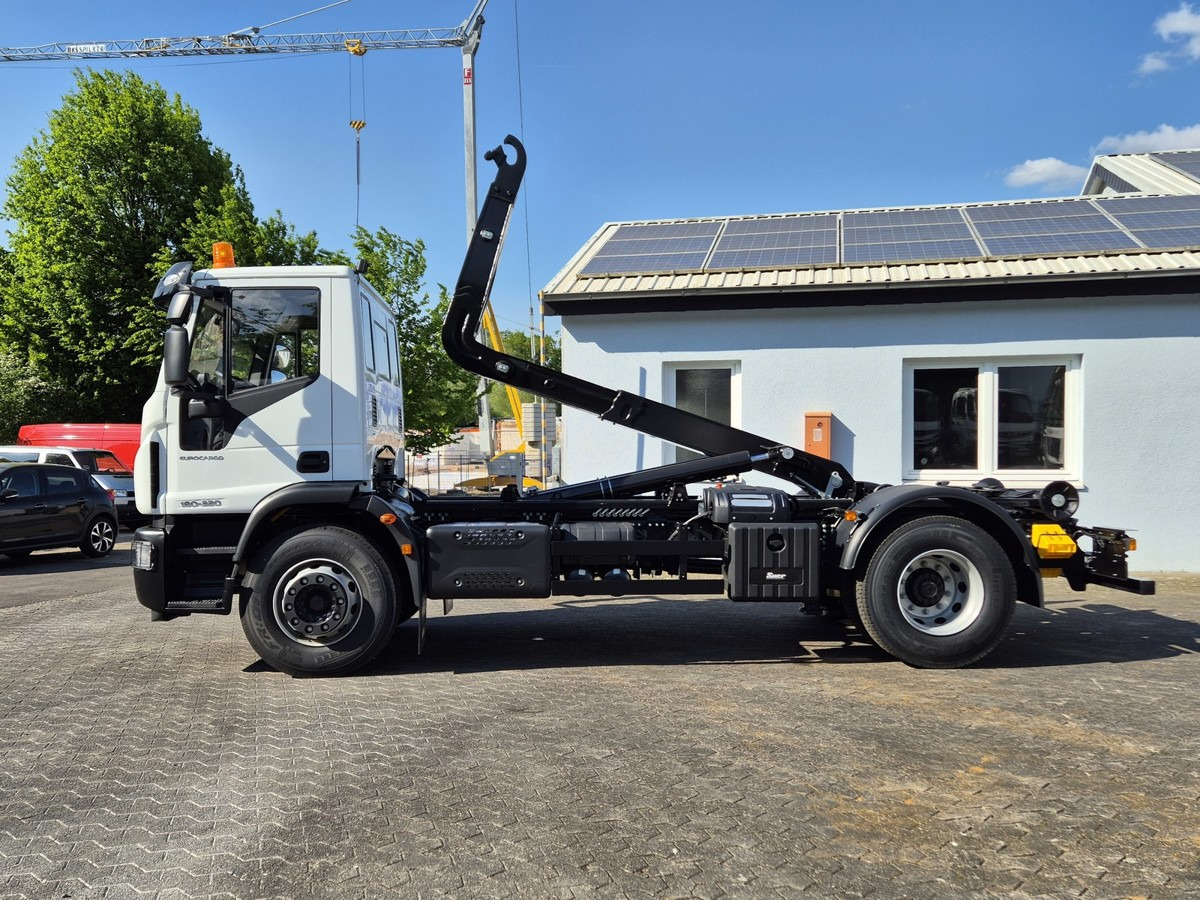 IVECO Euro Cargo 180E32 4x2 Abrollkipper Knick / Tele - Kamion vetëngarkues: foto 3 IVECO Euro Cargo 180E32 4x2 Abrollkipper Knick / Tele - Kamion vetëngarkues: foto 3