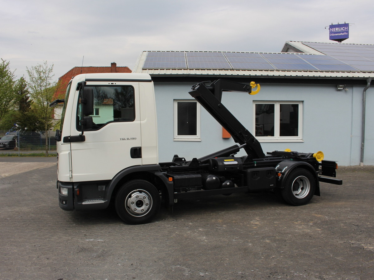 MAN TGL 8.190 BL 4x2 EUR6 City Abrollkipper 2 x AHK - Kamion vetëngarkues: foto 5 MAN TGL 8.190 BL 4x2 EUR6 City Abrollkipper 2 x AHK - Kamion vetëngarkues: foto 5