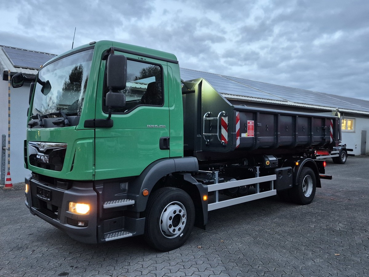 MAN TGM 15.250 Abrollkipper Multi Haken 900-1570mm - Kamion vetëngarkues: foto 1 MAN TGM 15.250 Abrollkipper Multi Haken 900-1570mm - Kamion vetëngarkues: foto 1