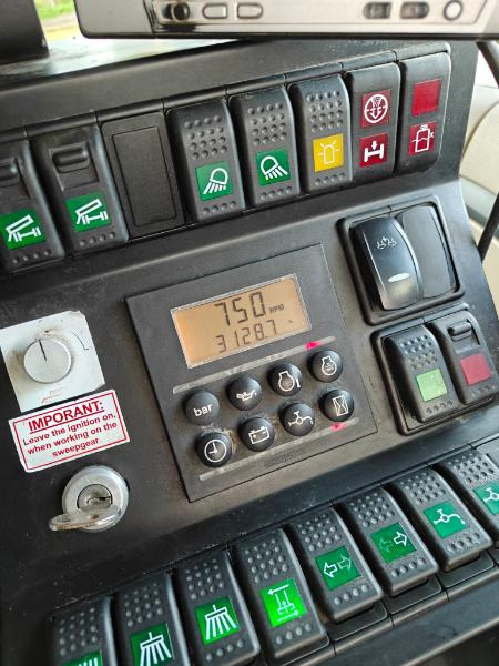 Brock SL280/2 MB Actros 1833 - Makinë fshirëse për rrugët: foto 5 Brock SL280/2 MB Actros 1833 - Makinë fshirëse për rrugët: foto 5