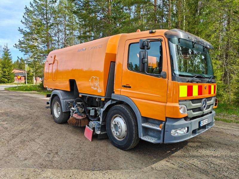 Bucher Cityfant 60 MB Atego - Makinë fshirëse për rrugët: foto 1 Bucher Cityfant 60 MB Atego - Makinë fshirëse për rrugët: foto 1