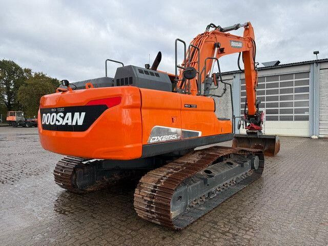 Doosan DX 255 LC-5, Rototilt,Div. Löffel,Greifer+Hammer - Ekskavator me zinxhirë: foto 4 Doosan DX 255 LC-5, Rototilt,Div. Löffel,Greifer+Hammer - Ekskavator me zinxhirë: foto 4