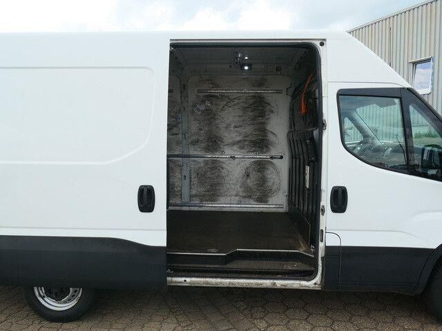 Iveco Daily 35S14/Hochdach/AHK/Klima - Furgon: foto 4 Iveco Daily 35S14/Hochdach/AHK/Klima - Furgon: foto 4
