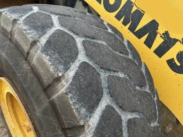 Komatsu WA 470-6, Schaufel mit Zähne 4,3m³ - Fadrom me goma: foto 5 Komatsu WA 470-6, Schaufel mit Zähne 4,3m³ - Fadrom me goma: foto 5