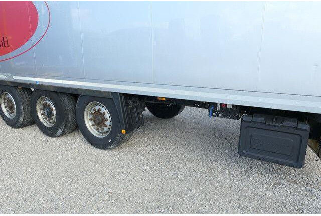 Krone SD, Isoliert, Luft-Lift, BPW, Scheibenbremse - Gjysmë rimorkio me vagonetë të mbyllur: foto 5 Krone SD, Isoliert, Luft-Lift, BPW, Scheibenbremse - Gjysmë rimorkio me vagonetë të mbyllur: foto 5