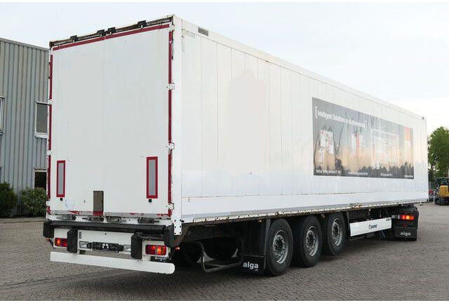 Krone SD, Schlüssellochblech, Luft-Lift, SAF-Achsen - Gjysmë rimorkio me vagonetë të mbyllur: foto 2 Krone SD, Schlüssellochblech, Luft-Lift, SAF-Achsen - Gjysmë rimorkio me vagonetë të mbyllur: foto 2