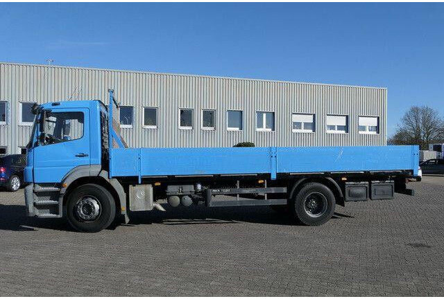 Mercedes-Benz 1824 L Axor 4x2, 3. Sitz, AHK, Gerüstbau, Klima - Kamion me karroceri të hapur: foto 2 Mercedes-Benz 1824 L Axor 4x2, 3. Sitz, AHK, Gerüstbau, Klima - Kamion me karroceri të hapur: foto 2