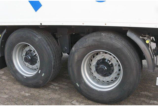 Sommer 2-Achser, elektr. Rolltor, BPW, 11.000mm lang - Gjysmë rimorkio me vagonetë të mbyllur: foto 4 Sommer 2-Achser, elektr. Rolltor, BPW, 11.000mm lang - Gjysmë rimorkio me vagonetë të mbyllur: foto 4