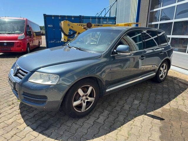 Volkswagen Touareg 3.2 V6/ GETRIEBESCHADEN /Motor läuft! - Kamioncine me karroceri: foto 1 Volkswagen Touareg 3.2 V6/ GETRIEBESCHADEN /Motor läuft! - Kamioncine me karroceri: foto 1