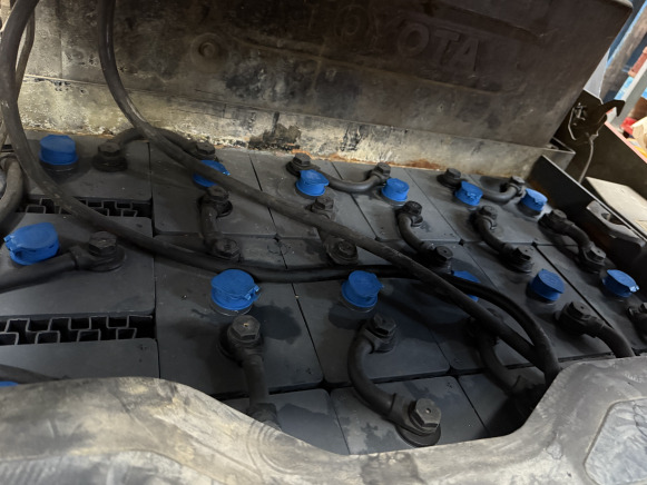 Chariot élévateur frontal électrique TOYOTA 02-7FD25 - Pirun elektrik: foto 4 Chariot élévateur frontal électrique TOYOTA 02-7FD25 - Pirun elektrik: foto 4