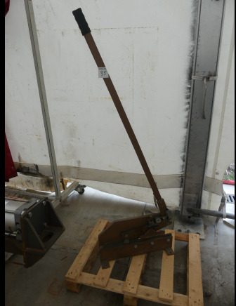 Cisaille à quincaillerie - Makinë për përpunimin e metalit: foto 1 Cisaille à quincaillerie - Makinë për përpunimin e metalit: foto 1