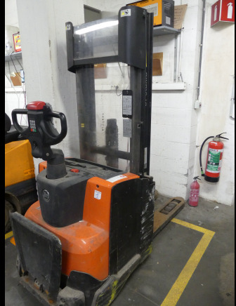 REF:2245.18.36 - Gerbeur électrique BT Staxio SWE120 L - Makineritë e tjera: foto 2 REF:2245.18.36 - Gerbeur électrique BT Staxio SWE120 L - Makineritë e tjera: foto 2