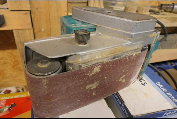 Ponceuse à bande Makita 9402 - Makineri për përpunimin e drurit: foto 4 Ponceuse à bande Makita 9402 - Makineri për përpunimin e drurit: foto 4