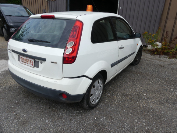 REF:TRE614 - Voiture Utilitaire Ford FIESTA TDCI (2005-101.699 km) - Veturë: foto 4 REF:TRE614 - Voiture Utilitaire Ford FIESTA TDCI (2005-101.699 km) - Veturë: foto 4