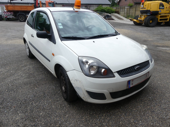 REF:TRE614 - Voiture Utilitaire Ford FIESTA TDCI (2005-101.699 km) - Veturë: foto 2 REF:TRE614 - Voiture Utilitaire Ford FIESTA TDCI (2005-101.699 km) - Veturë: foto 2