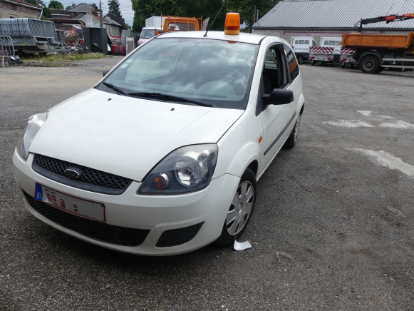 REF:TRE614 - Voiture Utilitaire Ford FIESTA TDCI (2005-101.699 km) - Veturë: foto 1 REF:TRE614 - Voiture Utilitaire Ford FIESTA TDCI (2005-101.699 km) - Veturë: foto 1