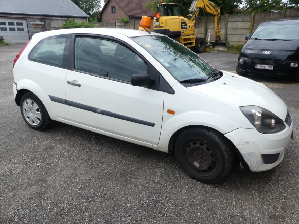 REF:TRE614 - Voiture Utilitaire Ford FIESTA TDCI (2005-101.699 km) - Veturë: foto 3 REF:TRE614 - Voiture Utilitaire Ford FIESTA TDCI (2005-101.699 km) - Veturë: foto 3
