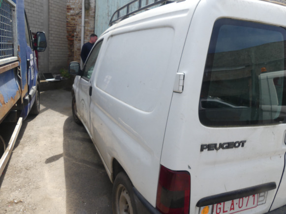 Utilitaire Peugeot Partner (1999-186.581 km) - Veturë: foto 5 Utilitaire Peugeot Partner (1999-186.581 km) - Veturë: foto 5