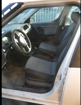 Voiture Skoda Roomster (2010-118.919 km) - Veturë: foto 5 Voiture Skoda Roomster (2010-118.919 km) - Veturë: foto 5