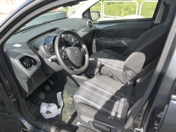 Voiture (saisie sur voirie) (1.735km) Peugeot 108 Style 5 portes(Vin:VF3PSCFBDJR245289) - Veturë: foto 5 Voiture (saisie sur voirie) (1.735km) Peugeot 108 Style 5 portes(Vin:VF3PSCFBDJR245289) - Veturë: foto 5