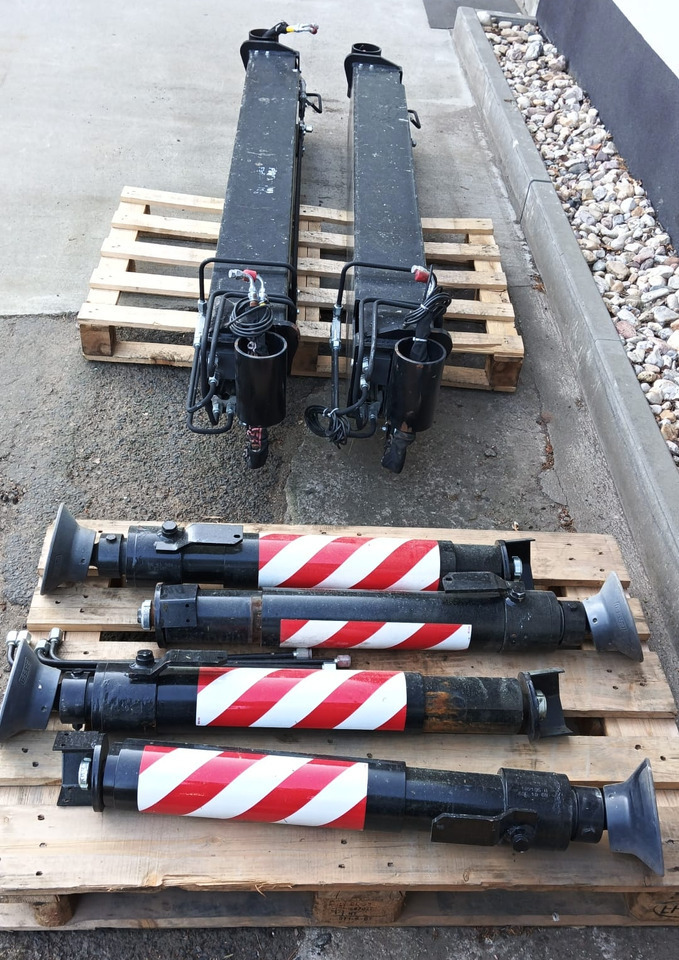 FASSI - PALFINGER - HIAB - HMF - ATLAS additional stabilizers, Zusatzabstützen - Vinç për kamion: foto 1 FASSI - PALFINGER - HIAB - HMF - ATLAS additional stabilizers, Zusatzabstützen - Vinç për kamion: foto 1