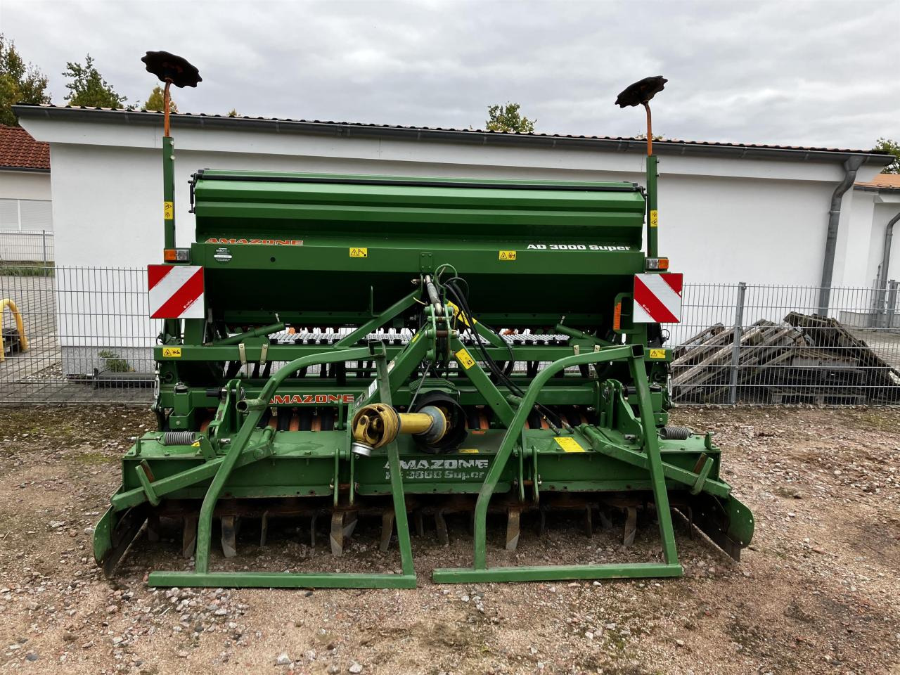 Amazone AD 3000 Super - Mbjellëse në radhë: foto 1 Amazone AD 3000 Super - Mbjellëse në radhë: foto 1