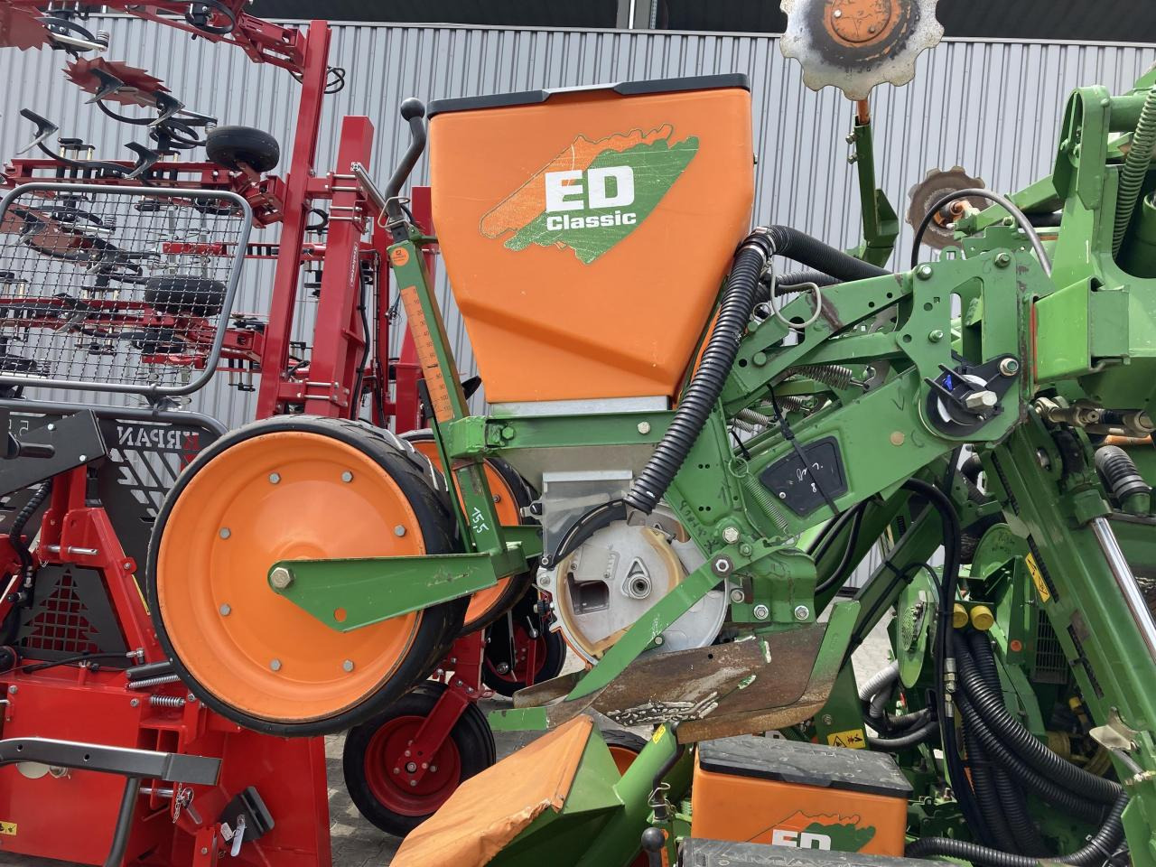 Amazone ED602K Classic - Makinë mbjellëse precize: foto 4 Amazone ED602K Classic - Makinë mbjellëse precize: foto 4