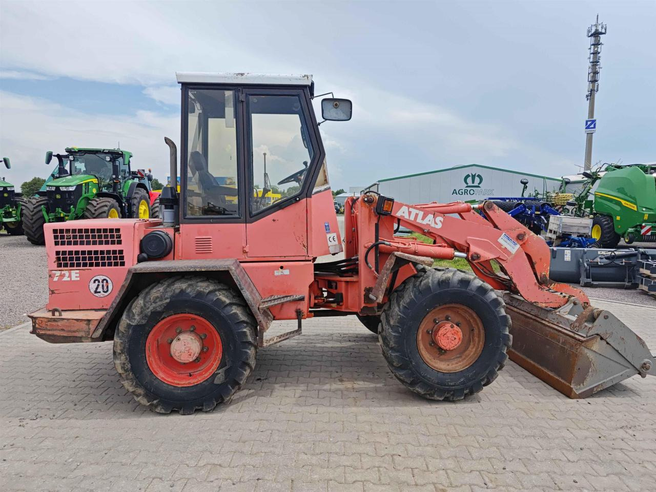 Atlas 72E - Fadrom me goma: foto 3 Atlas 72E - Fadrom me goma: foto 3