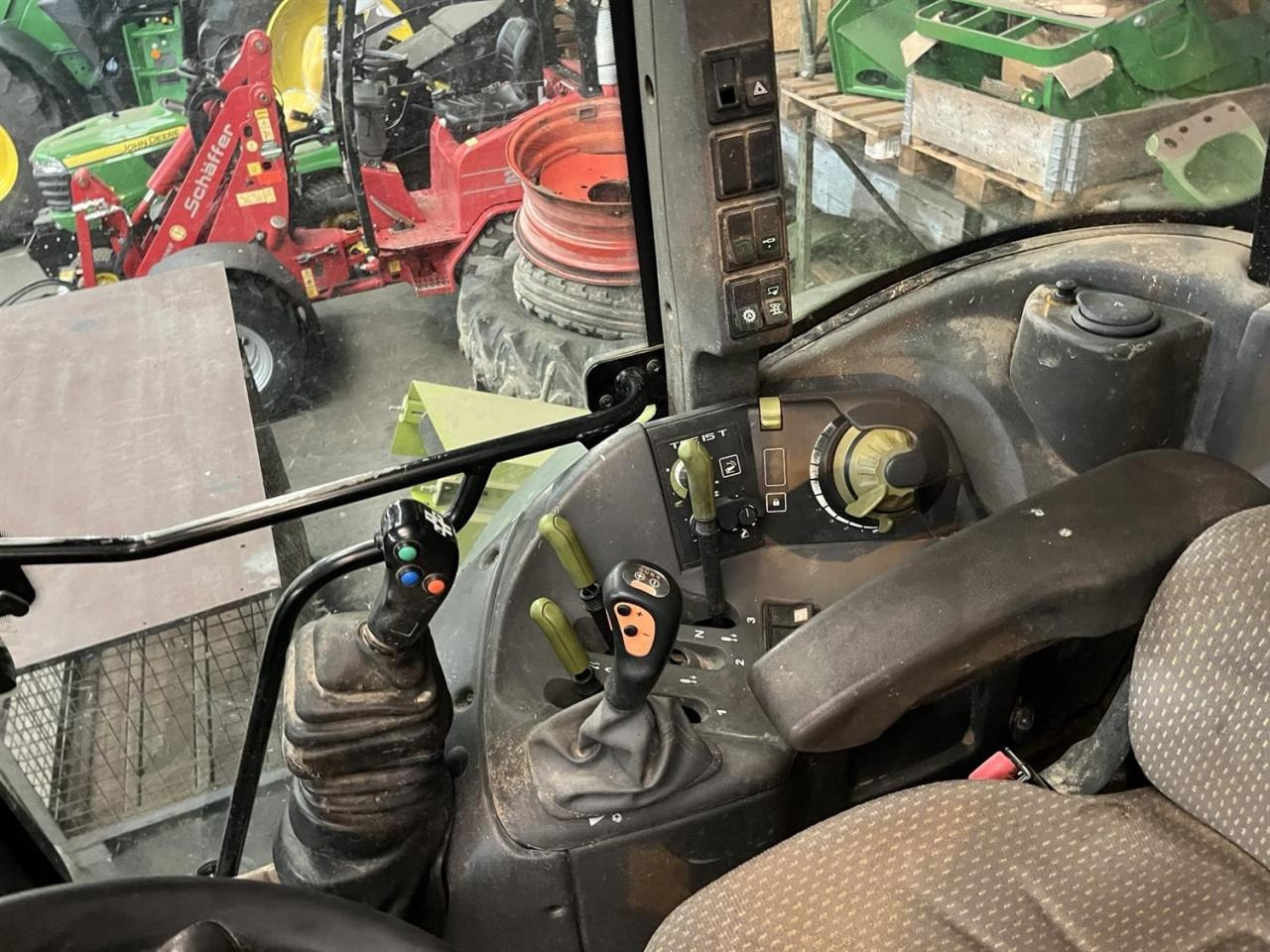 CLAAS Arion 420 - Traktor: foto 5 CLAAS Arion 420 - Traktor: foto 5