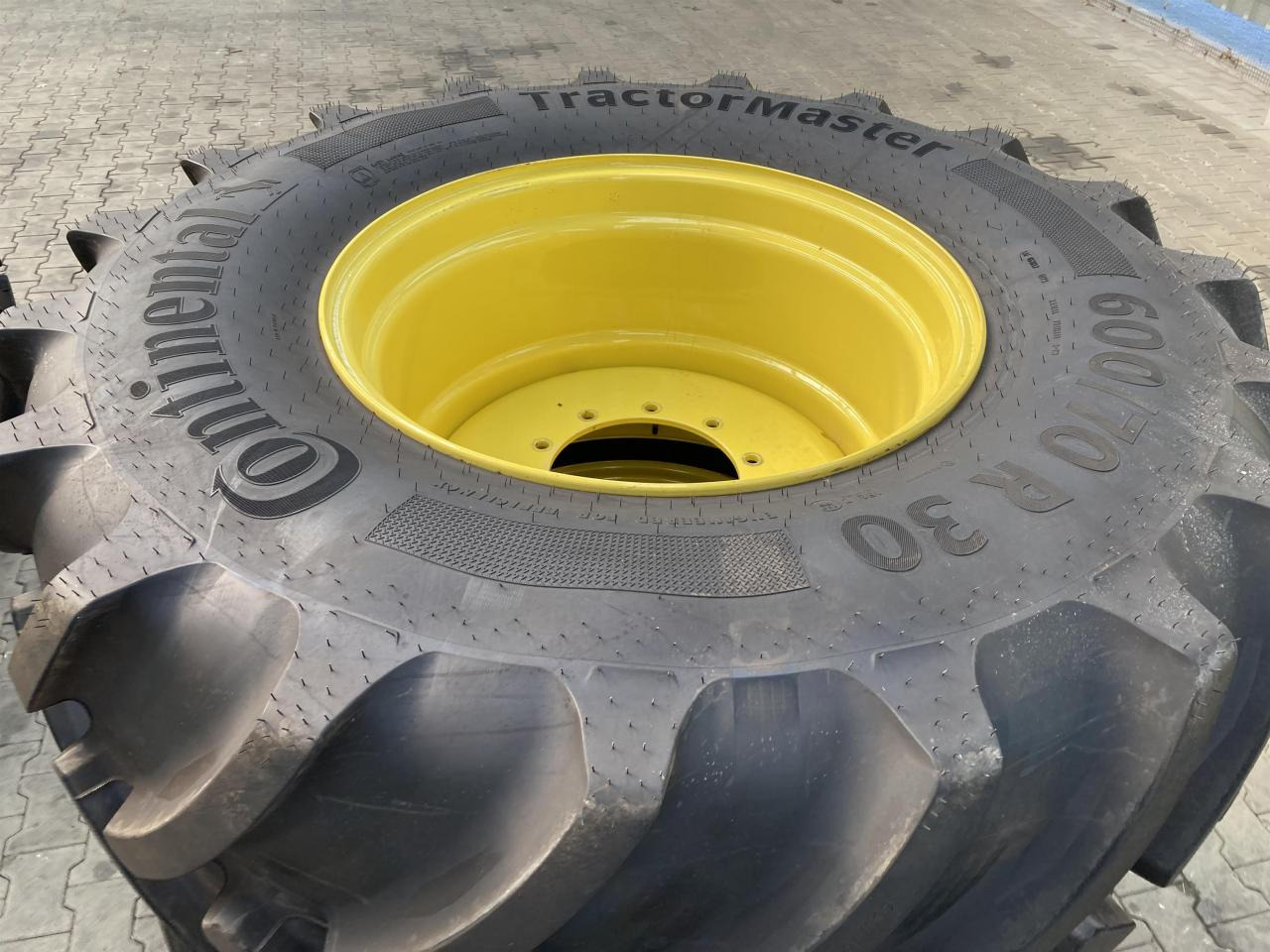 Continental 600/70R30 - Gomë për Makineri bujqësore: foto 3 Continental 600/70R30 - Gomë për Makineri bujqësore: foto 3