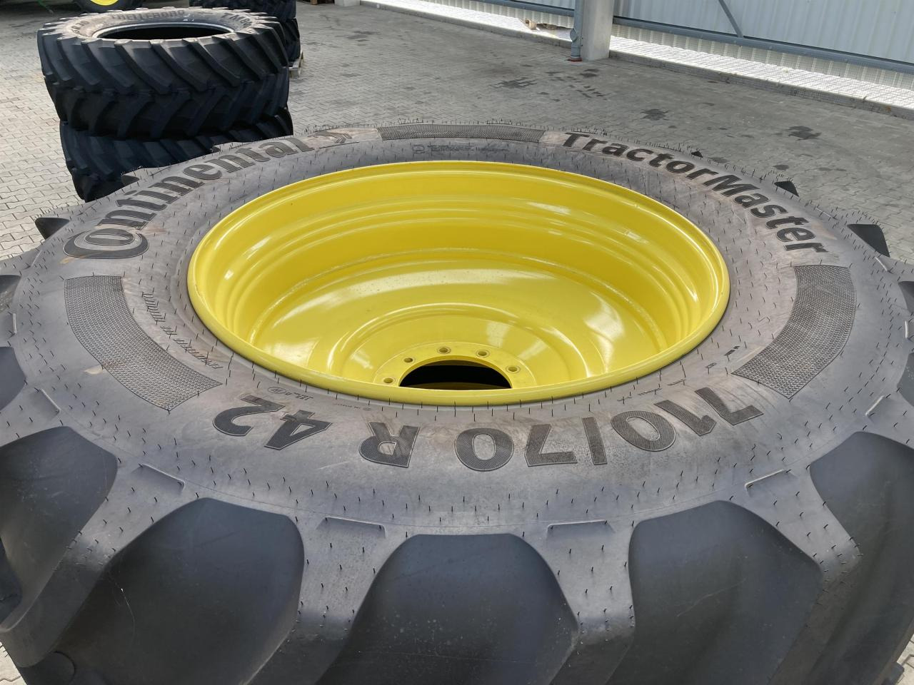 Continental 710/70R42 - Gomë për Makineri bujqësore: foto 3 Continental 710/70R42 - Gomë për Makineri bujqësore: foto 3