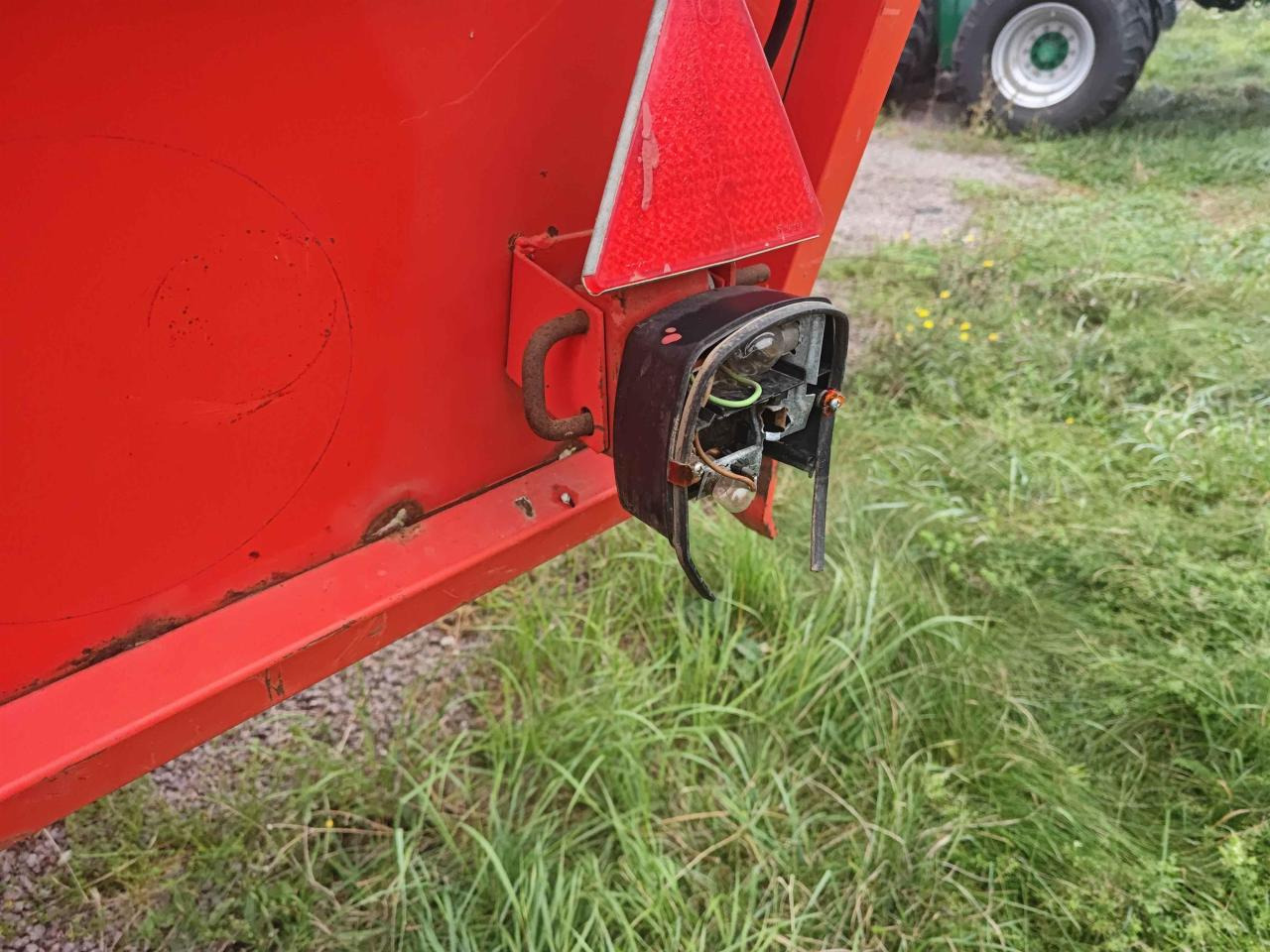 Deutz-Fahr E390 - Vagon vetëngarkues: foto 2 Deutz-Fahr E390 - Vagon vetëngarkues: foto 2