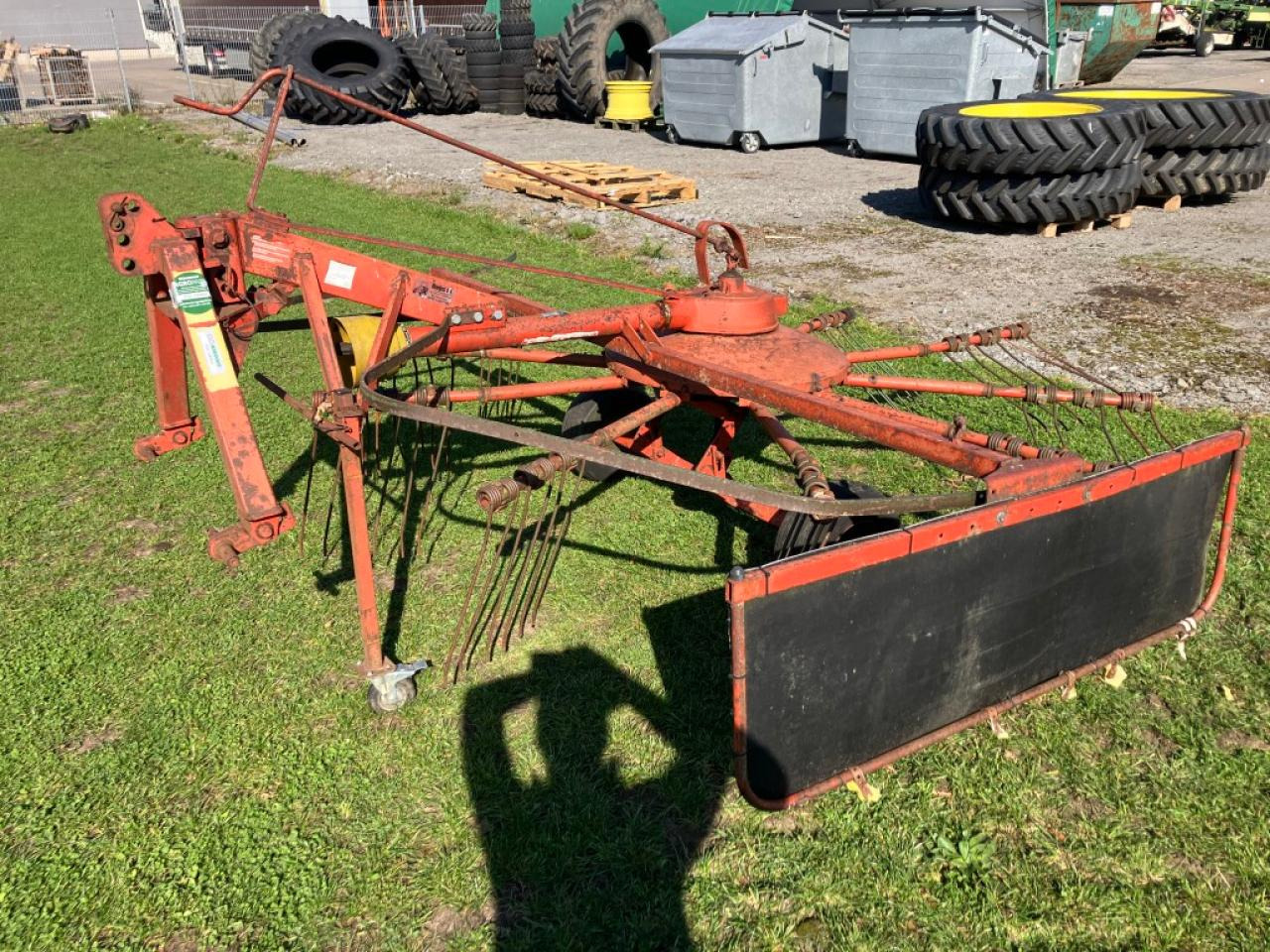 Fella TS 325 - Barkthyese/ Shkundës bari: foto 1 Fella TS 325 - Barkthyese/ Shkundës bari: foto 1