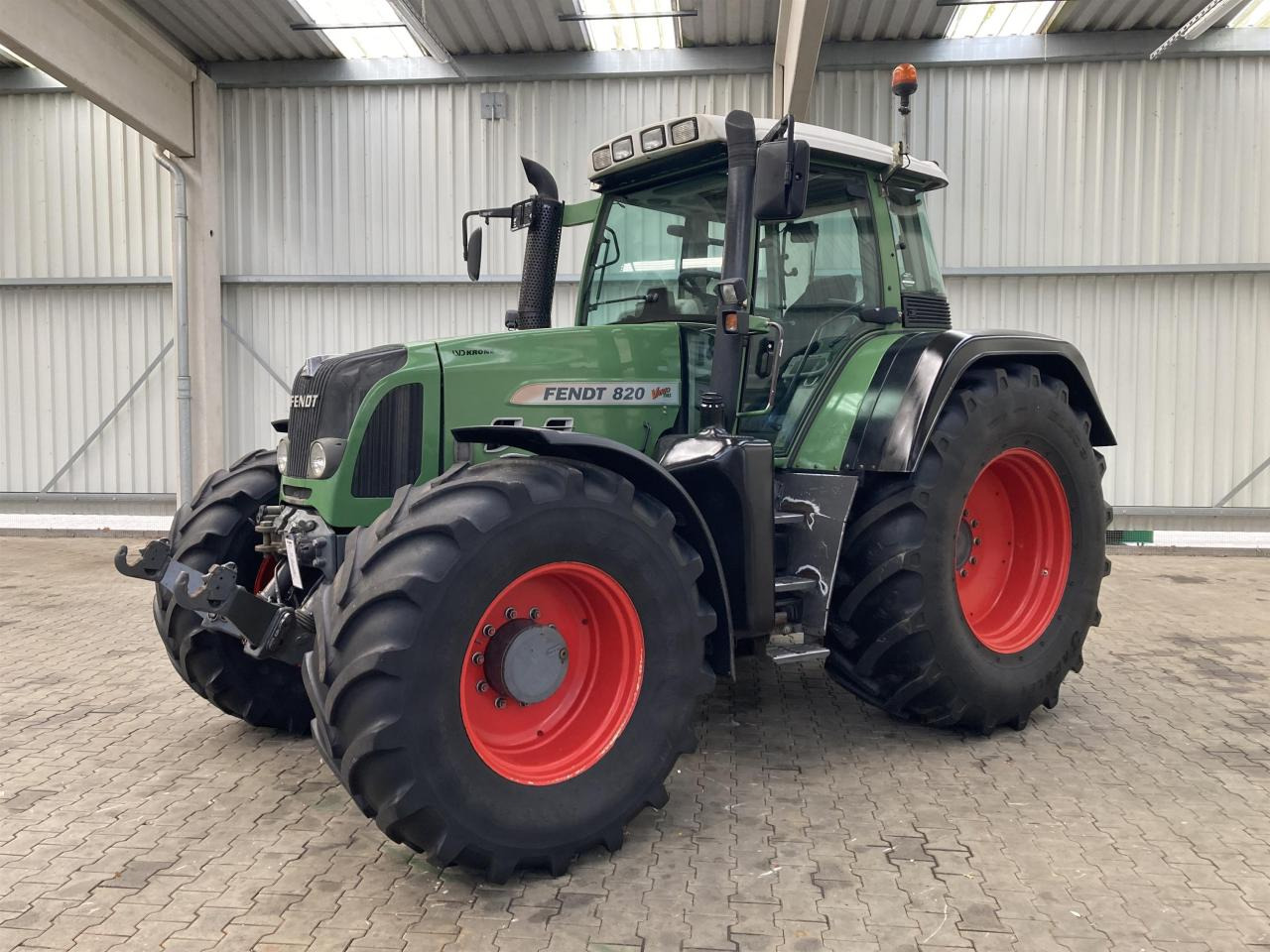 Fendt 820 Vario TMS - Traktor: foto 1 Fendt 820 Vario TMS - Traktor: foto 1