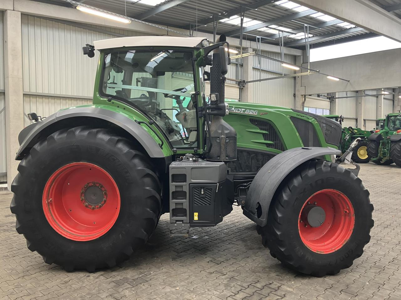 Fendt 826 Vario ProfiPlus - Traktor: foto 4 Fendt 826 Vario ProfiPlus - Traktor: foto 4