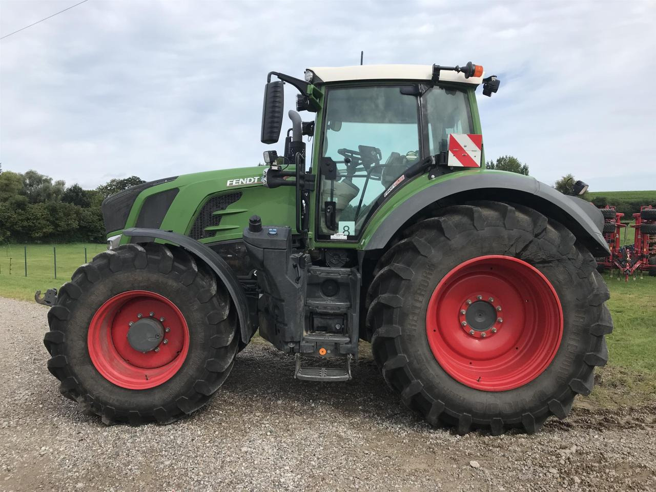 Fendt 828 Vario Profi Plus - Traktor: foto 1 Fendt 828 Vario Profi Plus - Traktor: foto 1