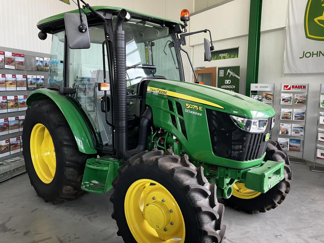John Deere 5075E - Traktor: foto 2 John Deere 5075E - Traktor: foto 2