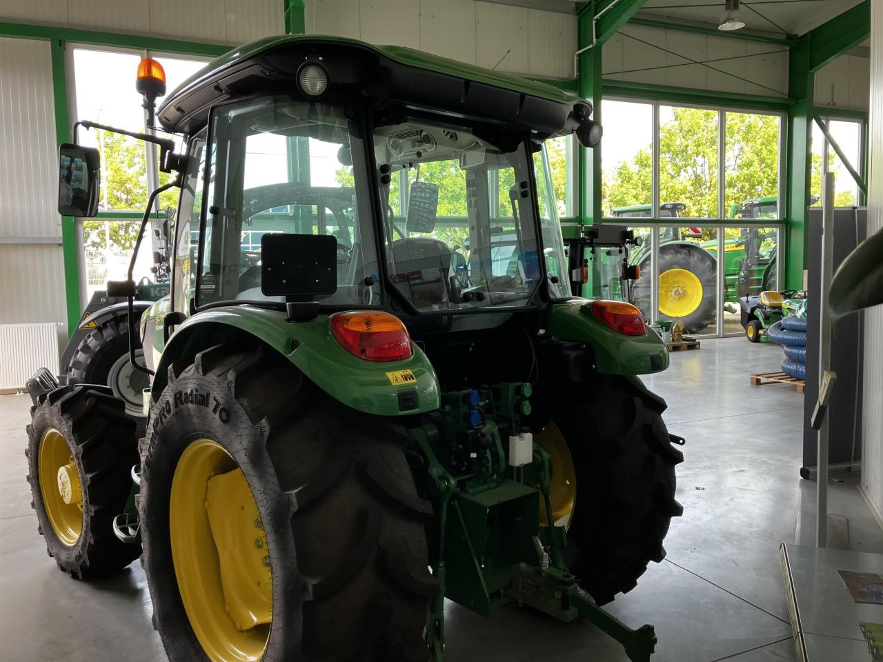 John Deere 5075E - Traktor: foto 4 John Deere 5075E - Traktor: foto 4