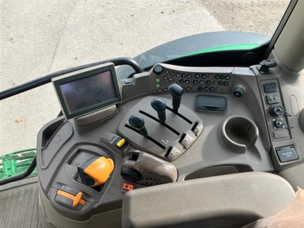 John Deere 6130R - Traktor: foto 4 John Deere 6130R - Traktor: foto 4