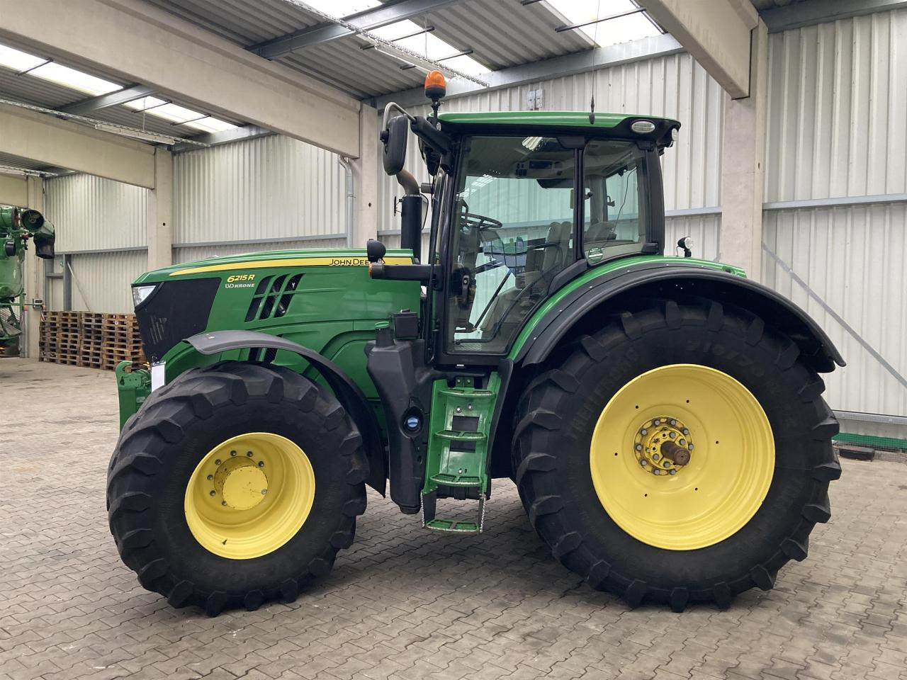 Traktor John Deere 6215R: foto 7
