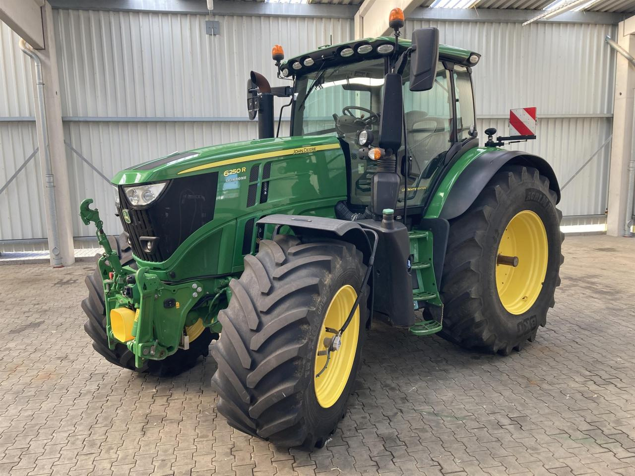 John Deere 6250R - Traktor: foto 1 John Deere 6250R - Traktor: foto 1