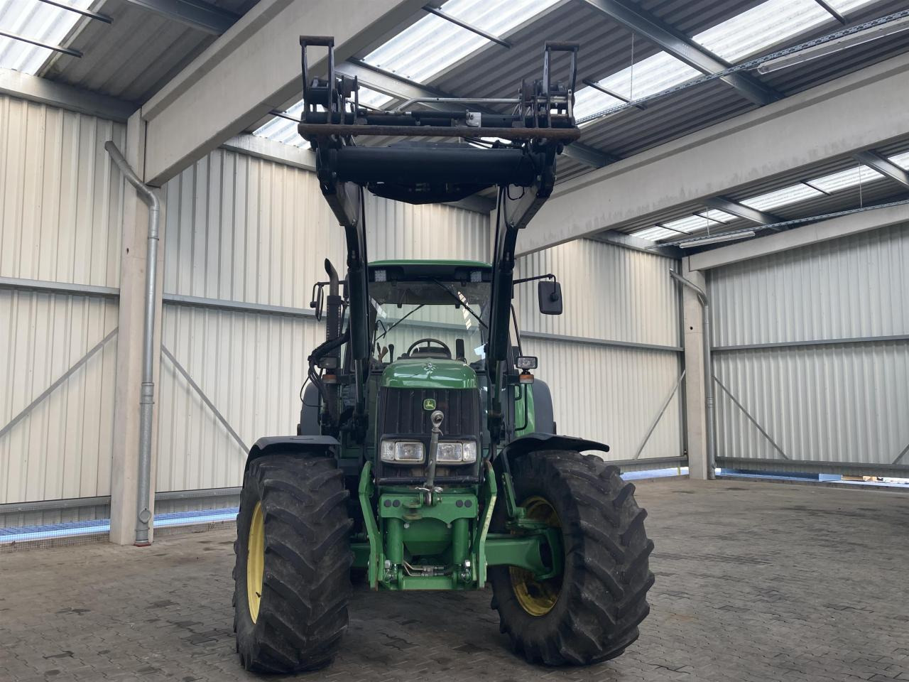 John Deere 6830 Plus - Traktor: foto 3 John Deere 6830 Plus - Traktor: foto 3