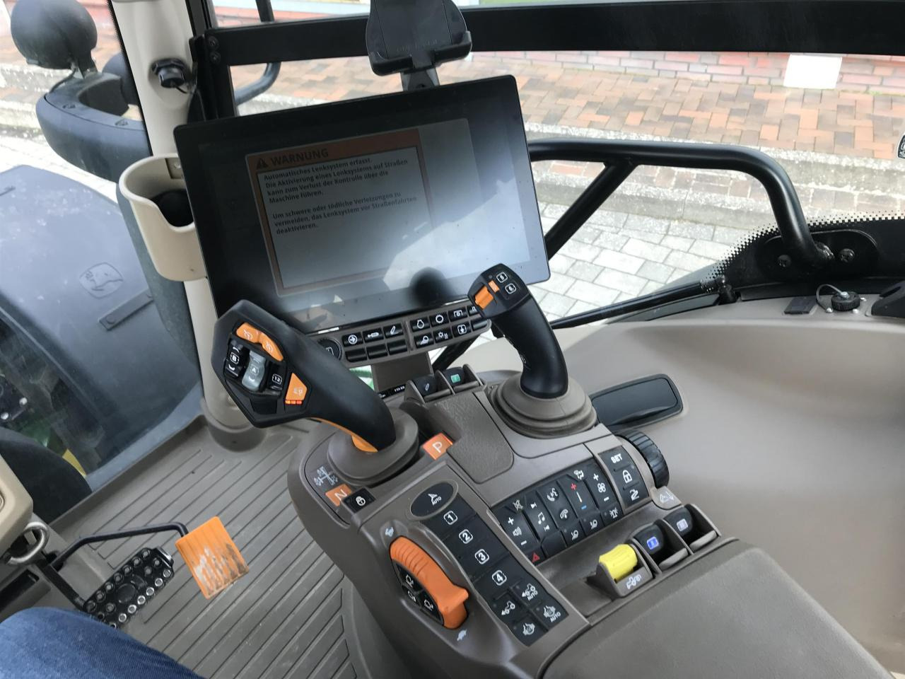 John Deere 6R 140 - Traktor: foto 5 John Deere 6R 140 - Traktor: foto 5