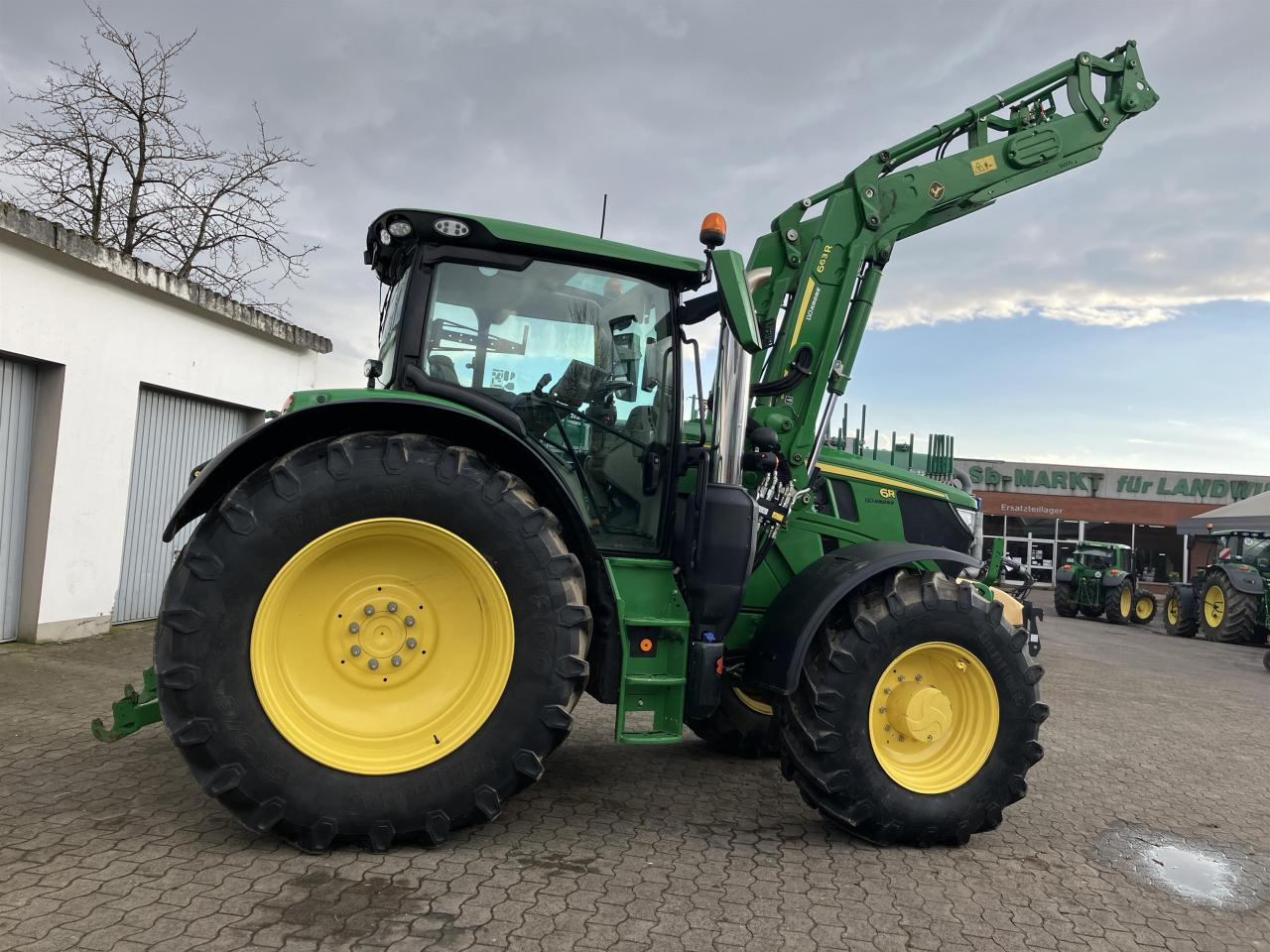John Deere 6R 155 - Traktor: foto 1 John Deere 6R 155 - Traktor: foto 1