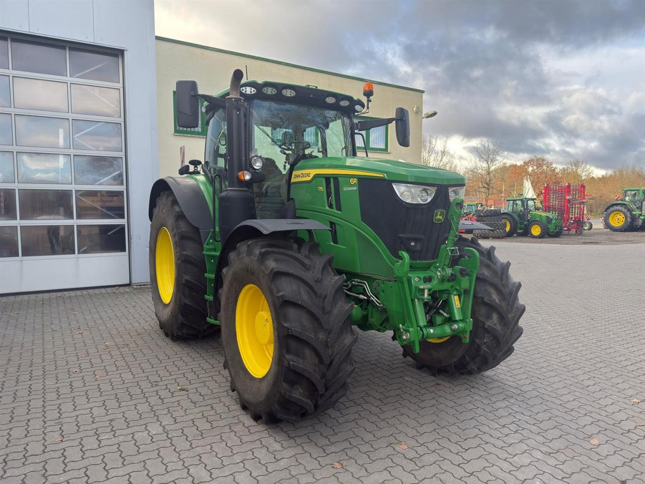 John Deere 6R 175 - Traktor: foto 4 John Deere 6R 175 - Traktor: foto 4