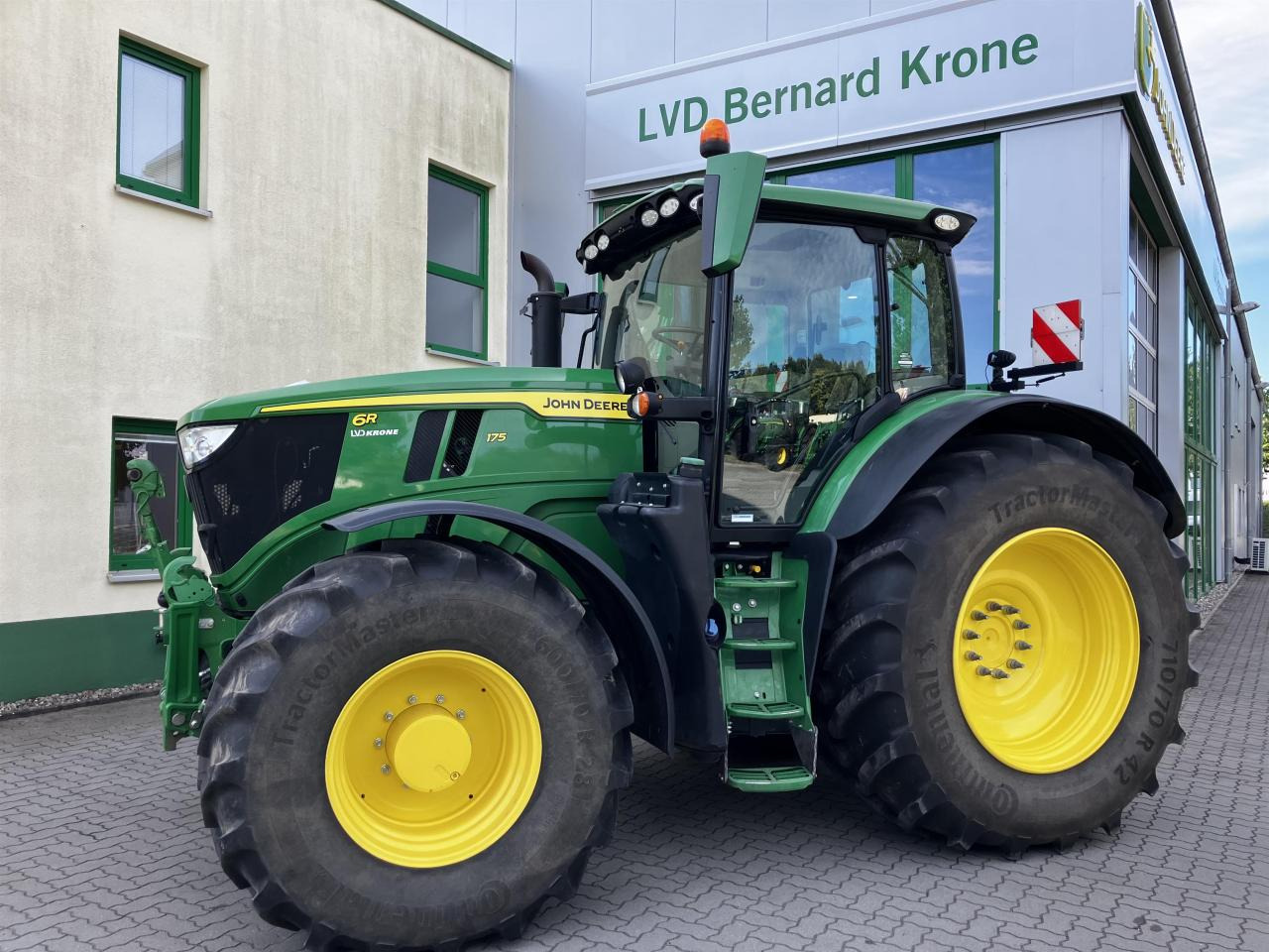 John Deere 6R 175 - Traktor: foto 1 John Deere 6R 175 - Traktor: foto 1