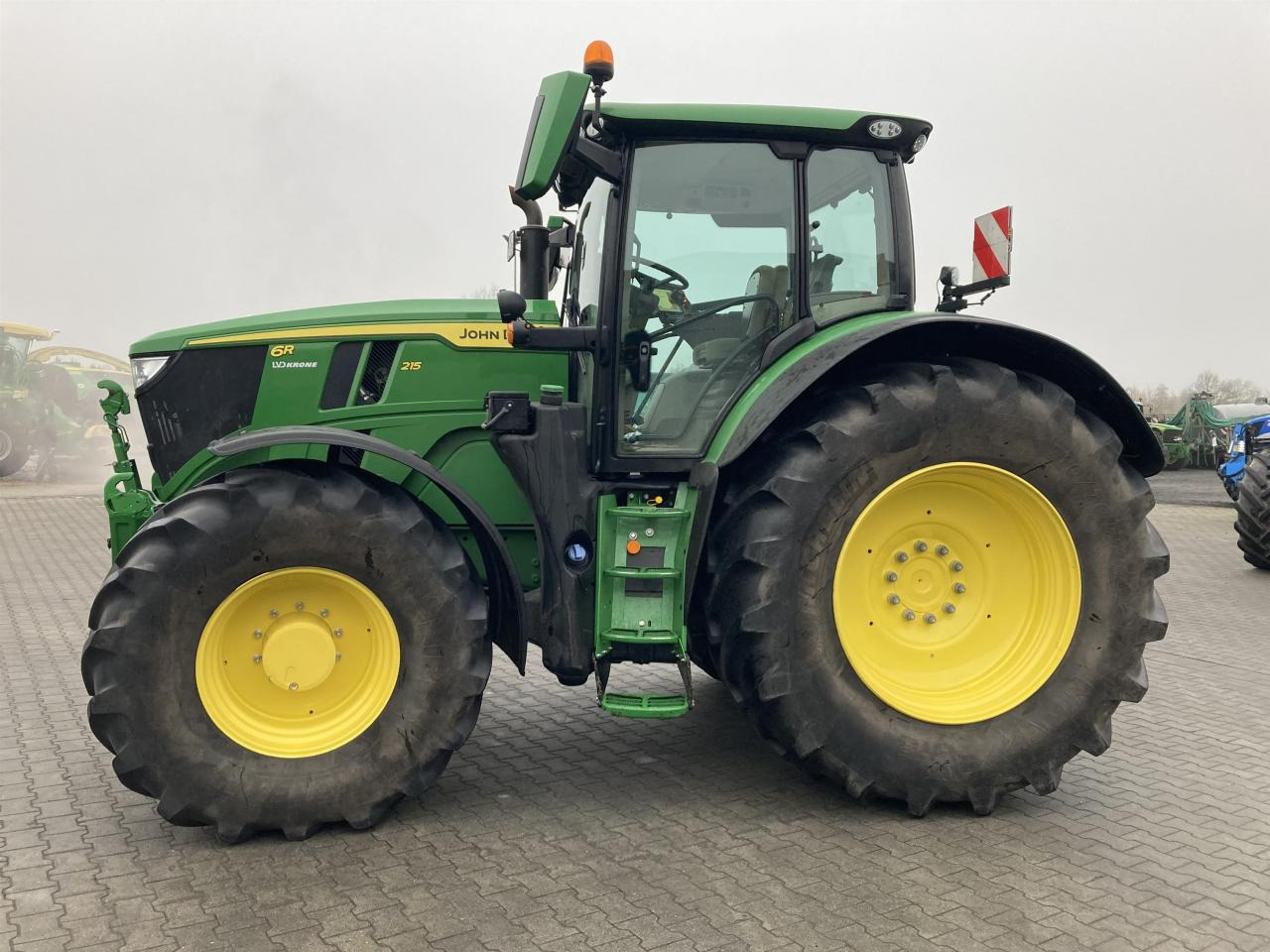 John Deere 6R 215 - Traktor: foto 2 John Deere 6R 215 - Traktor: foto 2