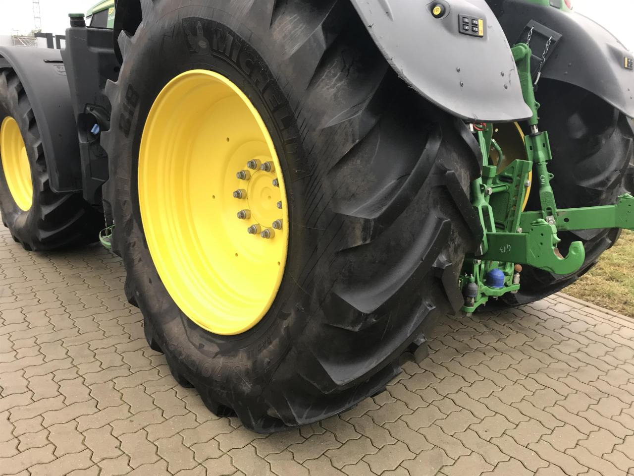 Traktor John Deere 6R 215: foto 11