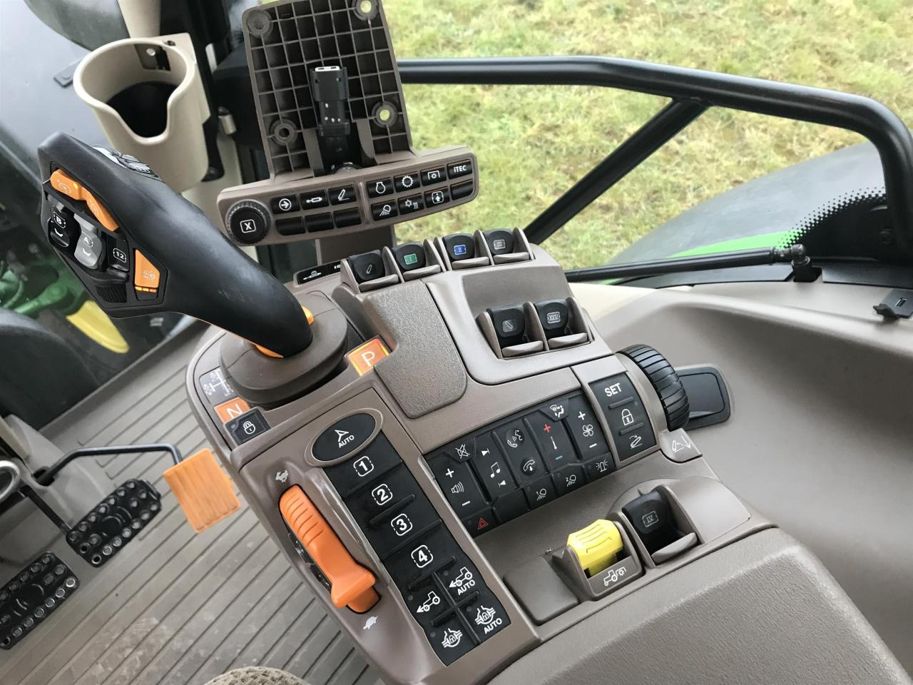 Traktor John Deere 6R 215: foto 8
